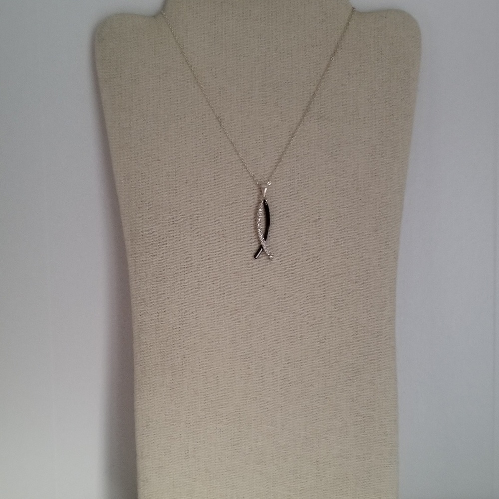 Premier Designs Night and Day necklace